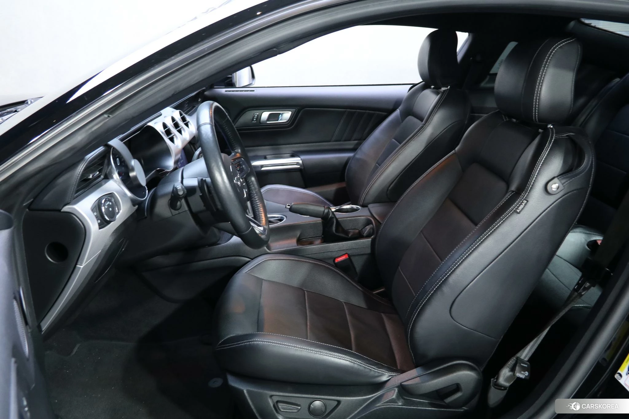 Ford Mustang 2020 Черный из Китая, фото 2