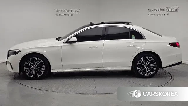 Mercedes-Benz E-Class W214 2024 Белый из Кореи, фото 2