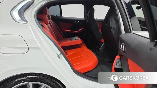BMW 1 Series (F40) 2023 Белый из Кореи, фото 2