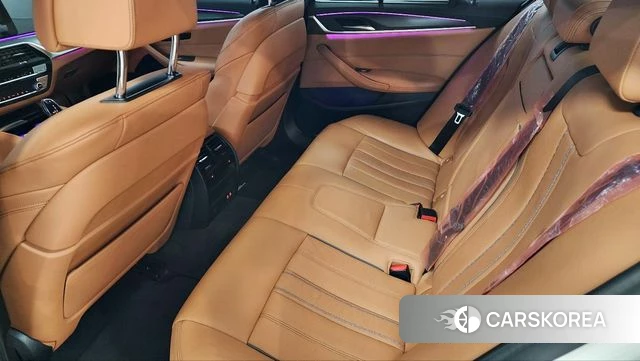 BMW 5 Series (G30) 2022 Белый из Кореи, фото 2