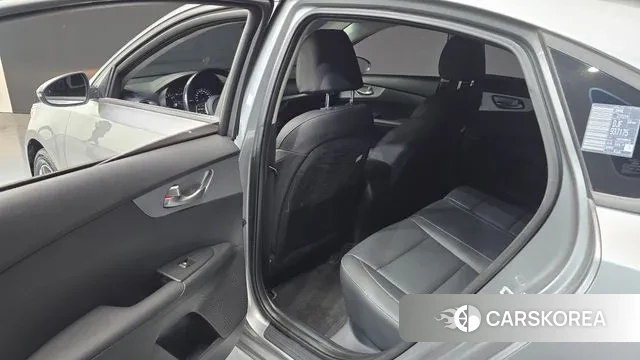 Kia The New K3 2nd generation 2021 Серебряный из Кореи, фото 2