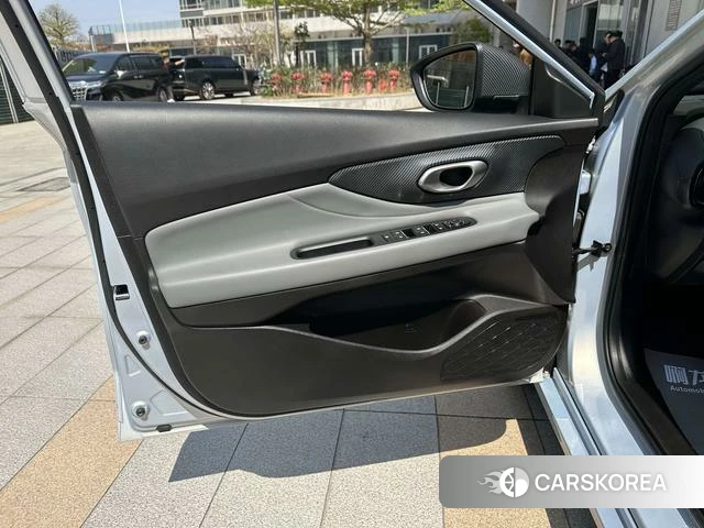 GAC Trumpchi Shadow Leopard 2023 Серебристо-серый из Китая, фото 2