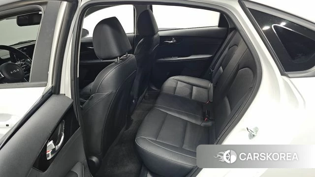 Kia The New K3 2nd generation 2023 Белый из Кореи, фото 2