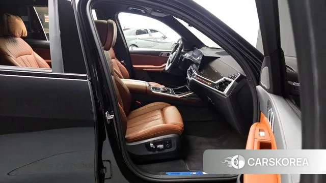 BMW X7 (G07) 2024 Черный из Кореи, фото 2