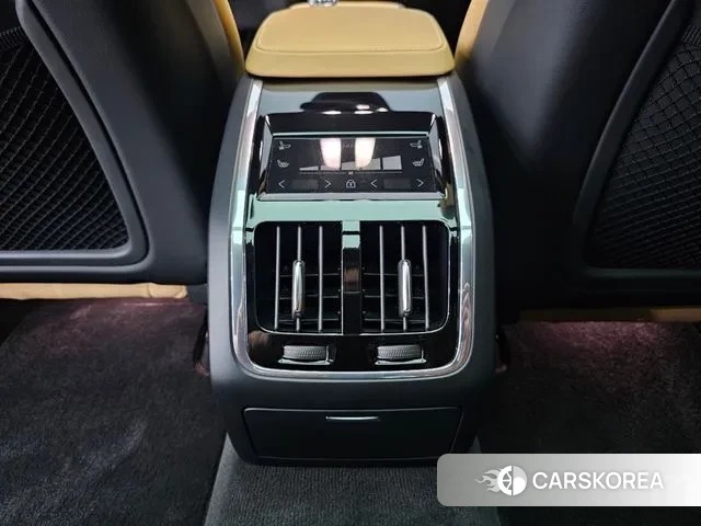 Volvo S90 2024 Серебристо-серый из Кореи, фото 2