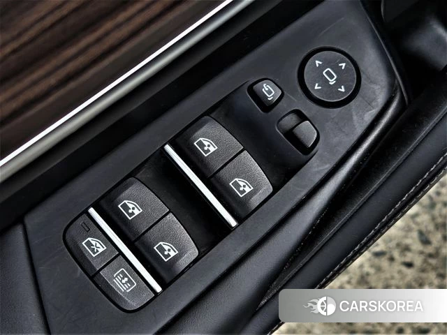 BMW 5 Series (G30) 2018 Белый из Кореи, фото 2