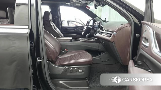 Cadillac Escalade 5th Generation 2022 Черный из Кореи, фото 2