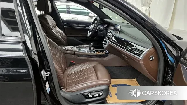 BMW 7 Series (G11) 2020 Черный из Кореи, фото 2