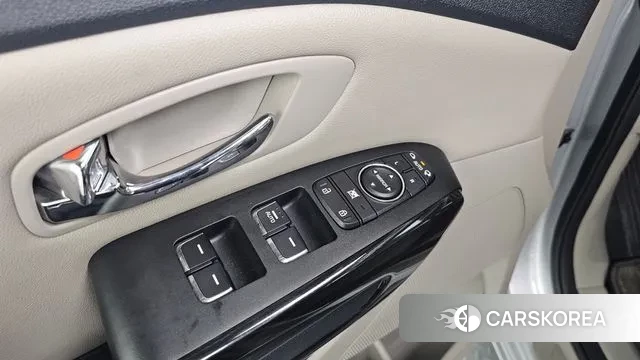 Kia The New Carnival 2018 Серебряный из Кореи, фото 2