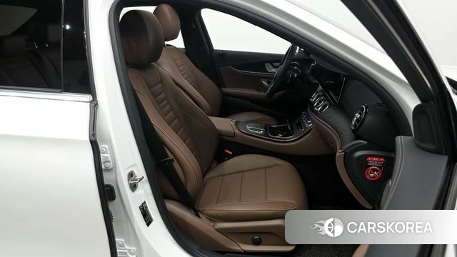 Mercedes-Benz E-Class W213 2023 Белый из Кореи, фото 2