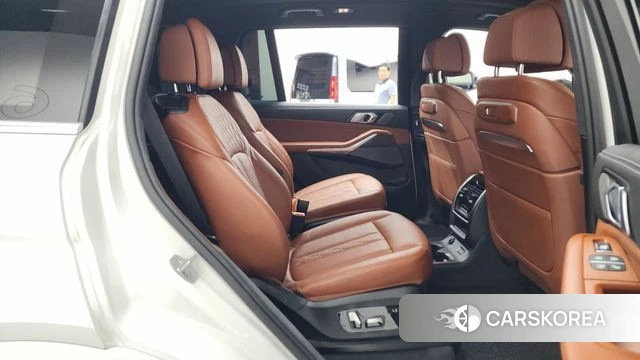 BMW X7 (G07) 2025 Белый из Кореи, фото 2