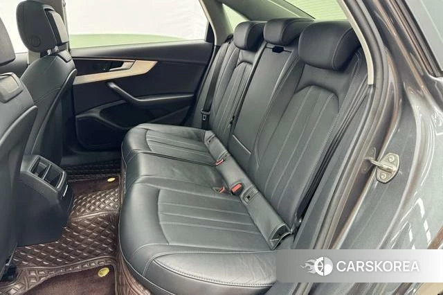 Audi A4L 2022 Темно-серый из Китая, фото 2