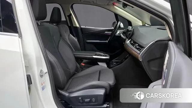 BMW 2 Series Active Tourer (U06) 2023 Белый из Кореи, фото 2