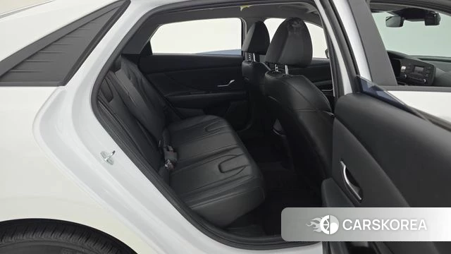 Hyundai Avante Hybrid (CN7) 2023 Белый из Кореи, фото 2
