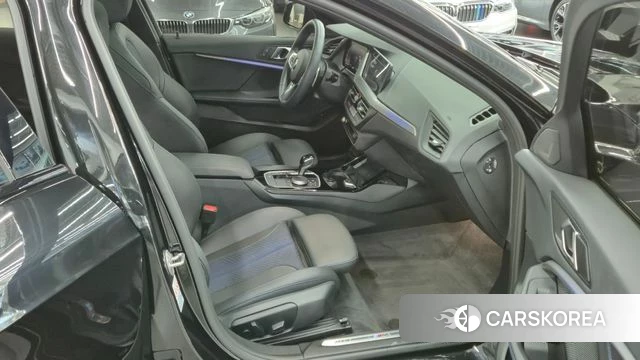 BMW 1 Series (F40) 2024 Черный из Кореи, фото 2