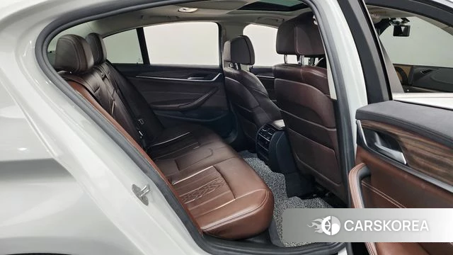 BMW 5 Series (G30) 2018 Белый из Кореи, фото 2