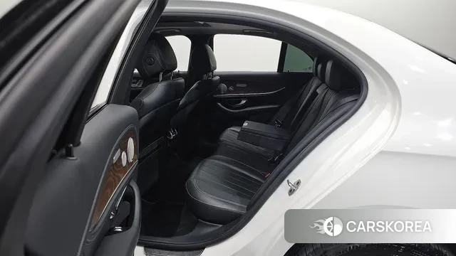 Mercedes-Benz E-Class W213 2020 Белый из Кореи, фото 2