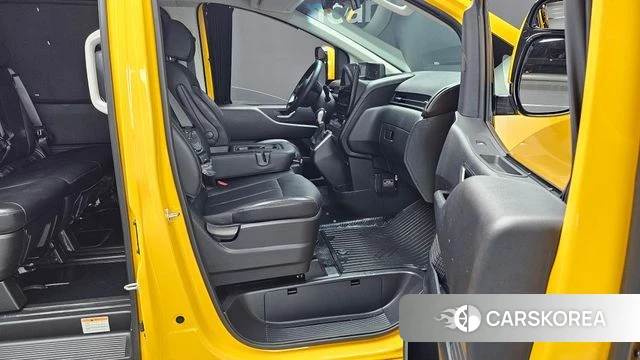 Hyundai Staria 2025 Желтый из Кореи, фото 2