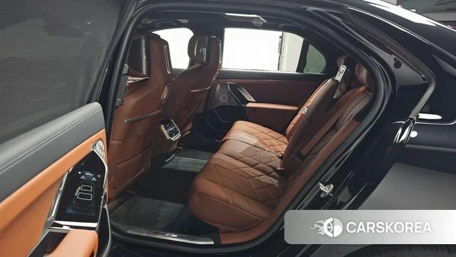 BMW 7 Series (G70) 2024 Черный из Кореи, фото 2