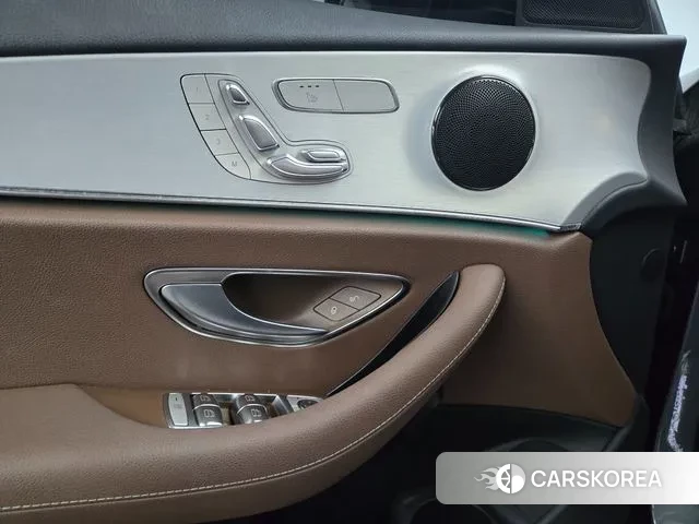 Mercedes-Benz E-Class W213 2020 Серый из Кореи, фото 2