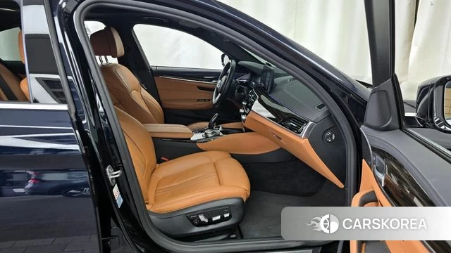 BMW 5 Series (G30) 2021 Черный из Кореи, фото 2