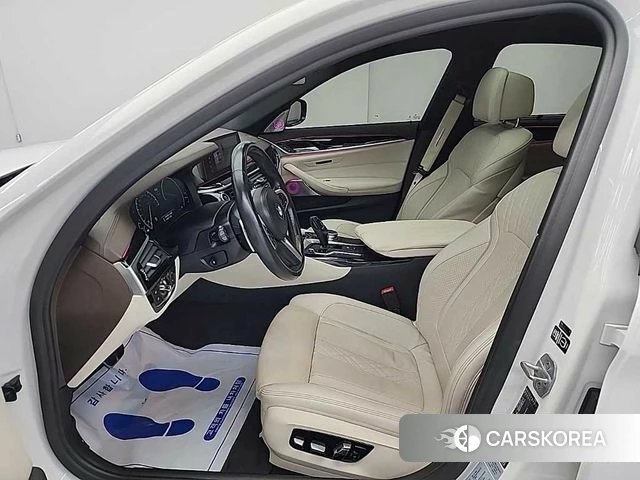 BMW 5 Series (G30) 2019 Белый из Кореи, фото 2