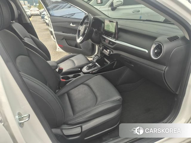 Kia The New K3 2nd generation 2024 Белый из Кореи, фото 2
