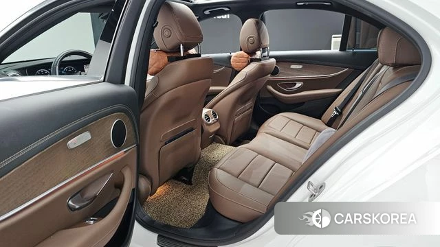 Mercedes-Benz E-Class W213 2021 Белый из Кореи, фото 2