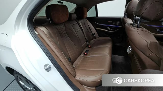 Mercedes-Benz E-Class W213 2018 Белый из Кореи, фото 2
