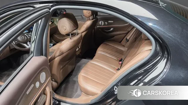 Mercedes-Benz E-Class W213 2019 Черный из Кореи, фото 2