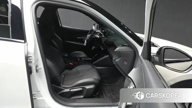 Peugeot e-2008 second generation 2023 Белый из Кореи, фото 2