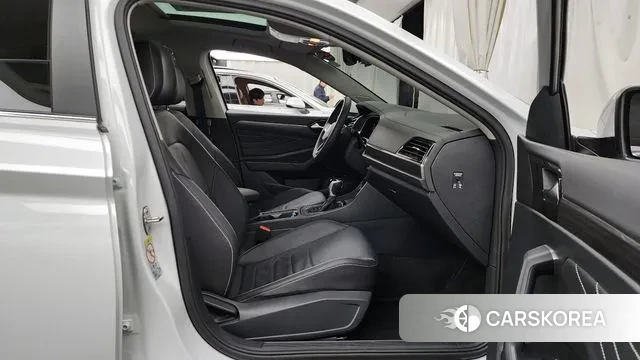 Volkswagen 7th Generation of Jetta 2023 Белый из Кореи, фото 2