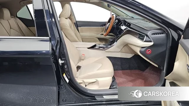Toyota Camry (XV70) 2018 Черный из Кореи, фото 2
