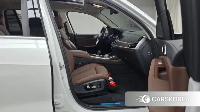 BMW X7 (G07) 2022 Белый из Кореи, фото 2