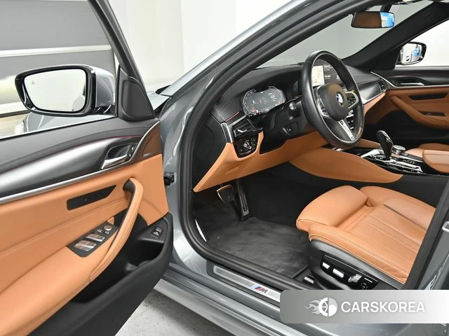 BMW 5 Series (G30) 2023 Серебристо-серый из Кореи, фото 2