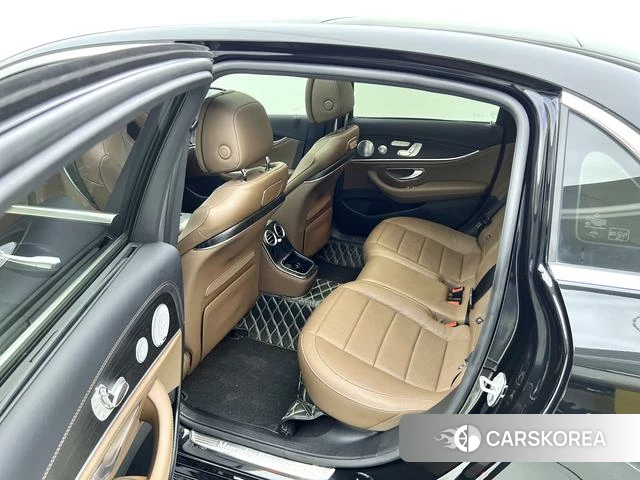 Mercedes-Benz E-class 2021 Черный из Китая, фото 2