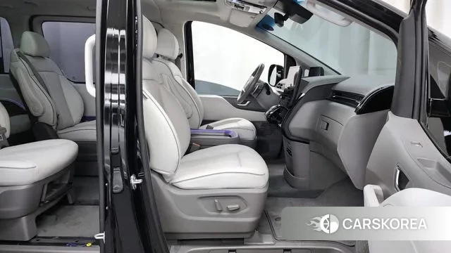 Hyundai Staria 2023 Черный из Кореи, фото 2