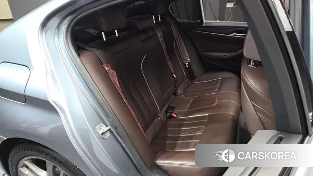 BMW 5 Series (G30) 2020 Серебристо-серый из Кореи, фото 2