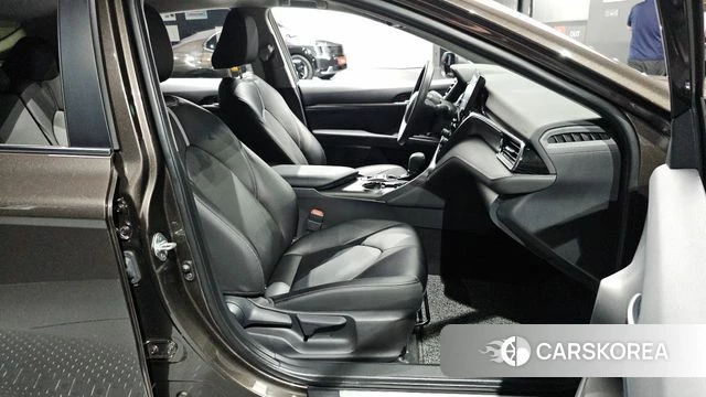 Toyota Camry (XV70) 2024 Коричневый из Кореи, фото 2