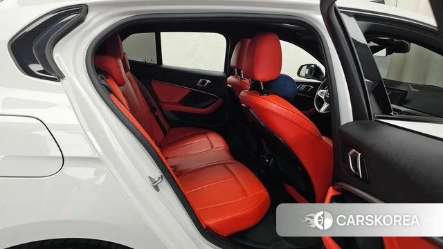 BMW 1 Series (F40) 2022 Белый из Кореи, фото 2