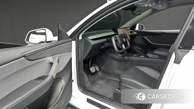 Tesla Model Y 2025 Белый из Кореи, фото 2