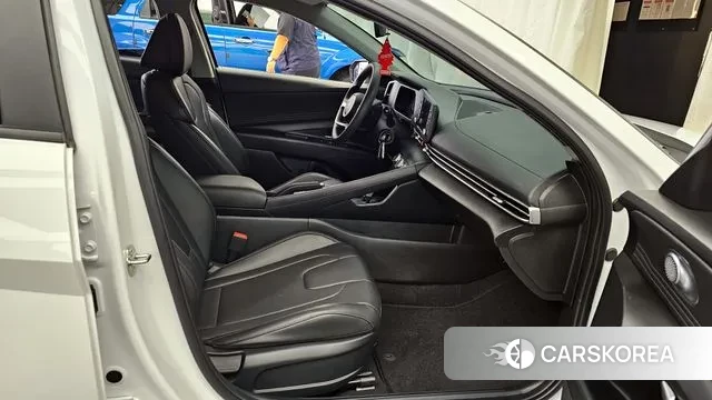 Hyundai The New Avante (CN7) 2023 Белый из Кореи, фото 2