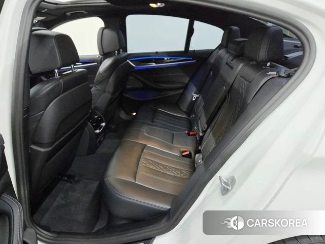 BMW 5 Series (G30) 2023 Белый из Кореи, фото 2