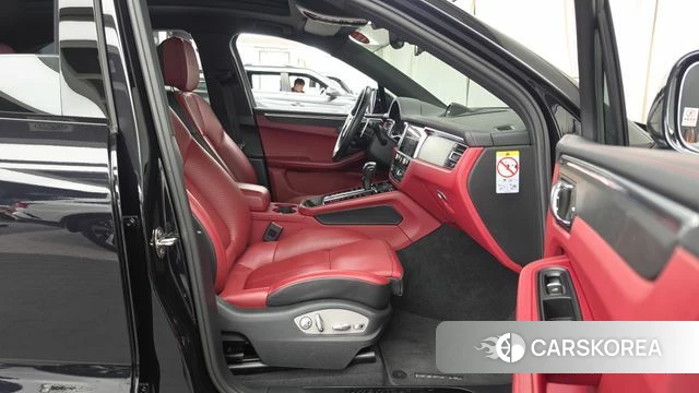 Porsche Macan 2023 Черный из Кореи, фото 2