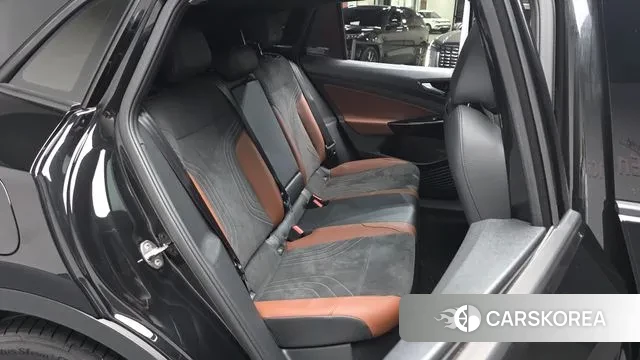 Volkswagen ID.4 2023 Черный из Кореи, фото 2