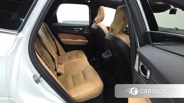 Volvo XC60 second Generation 2018 Белый из Кореи, фото 2