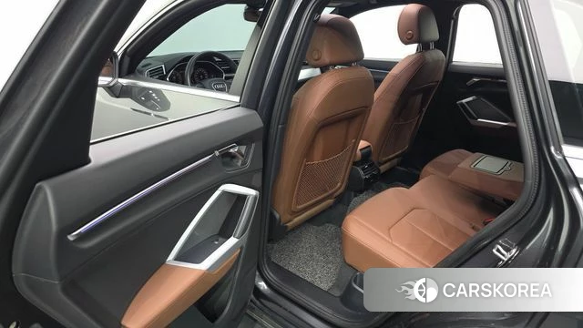 Audi Q3 (F3) 2023 Серый из Кореи, фото 2