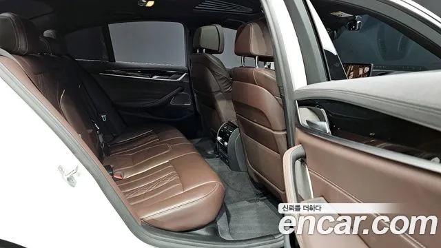 BMW 5 Series (G30) 2022 Белый из Кореи, фото 2