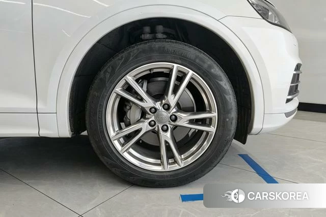 Audi Q5L 2021 Белый из Китая, фото 2