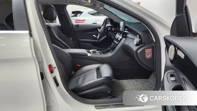 Mercedes-Benz C-Class W205 2018 Белый из Кореи, фото 2